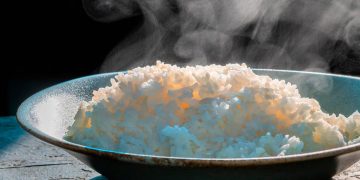 Os erros (quase) imperdoáveis que todos cometem ao cozinhar arroz