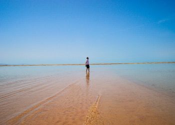 Tragédia evitada em Cacela Velha: três crianças salvas de corrente perigosa em zona não vigiada
