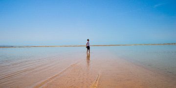 Tragédia evitada em Cacela Velha: três crianças salvas de corrente perigosa em zona não vigiada