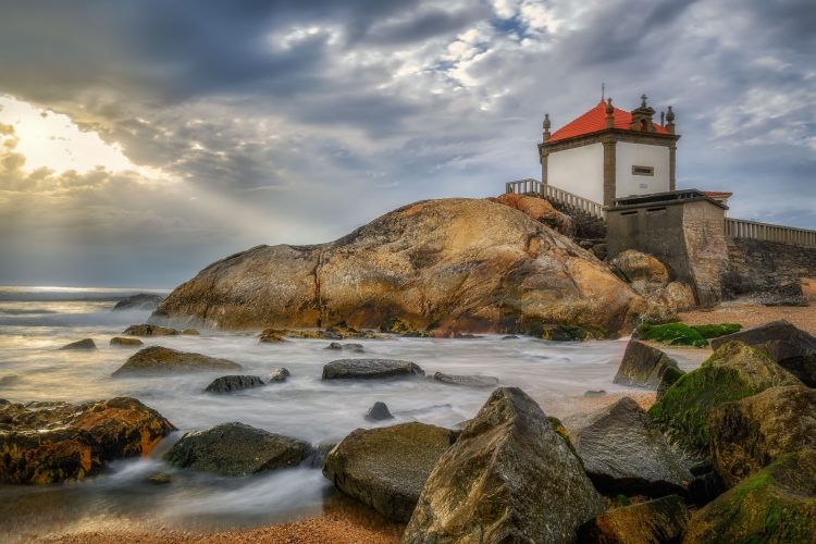 Capela do Senhor da Pedra: o santuário onde o sagrado e o pagão se encontram
