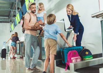 Vai viajar de avião? Evite 5 comidas antes de voar que podem arruinar o seu voo