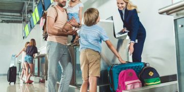 Vai viajar de avião? Evite 5 comidas antes de voar que podem arruinar o seu voo