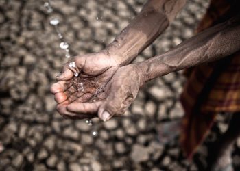 Portugal desperdiça 12 piscinas olímpicas de água por hora