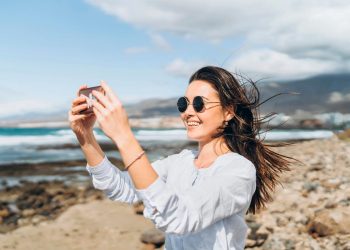 Fotografar na praia pode ser crime? Saiba o que diz a lei e evite problemas