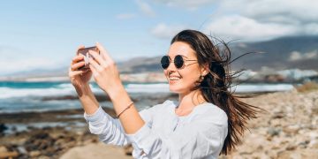 Fotografar na praia pode ser crime? Saiba o que diz a lei e evite problemas