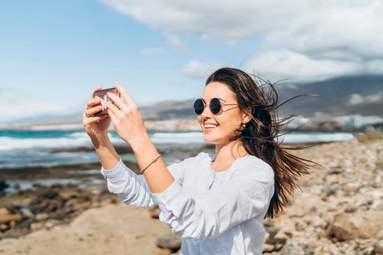Fotografar na praia pode ser crime! Saiba o que diz a lei e evite problemas Fotografar na praia pode ser crime? Saiba o que diz a lei e evite problemas