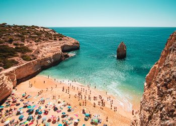 "Vamos para Portugal": turistas abandonam Maiorca e deixam ruas desertas