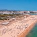 Praias de luxo no Algarve: caviar em vez de bolas de berlim e espreguiçadeiras a 500€