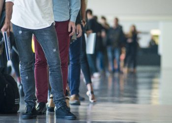 Prioridade nas filas: Saiba quem tem direito e quais as coimas para quem não respeitar