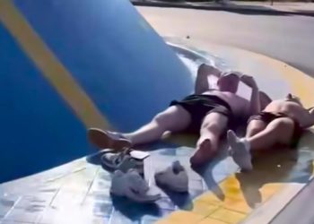 Sem espaço na areia? Há quem estenda a toalha... numa rotunda no Algarve