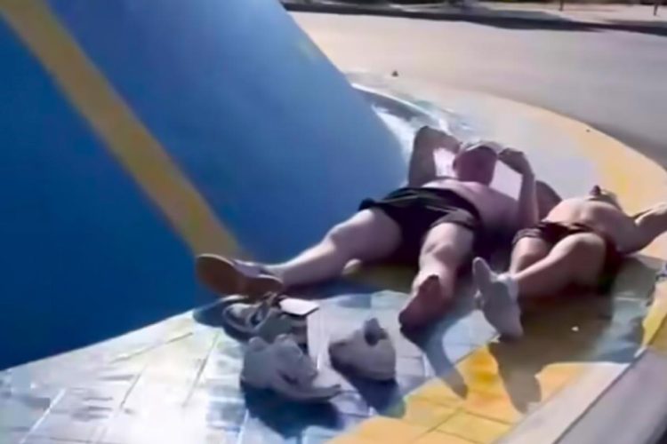 Sem espaço na areia? Há quem estenda a toalha... numa rotunda no Algarve