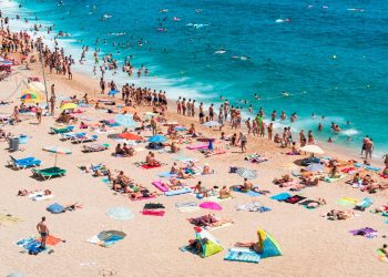 Multa de 750€ por urinar no mar em Portugal: mito ou realidade?
