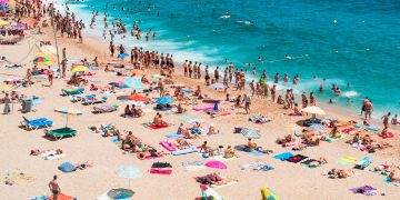 Multa de 750€ por urinar no mar em Portugal: mito ou realidade?