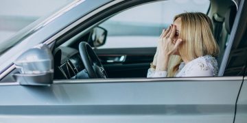 Estacionar mal pode custar caro: coimas pesadas, perda de pontos e até cassação da carta de condução