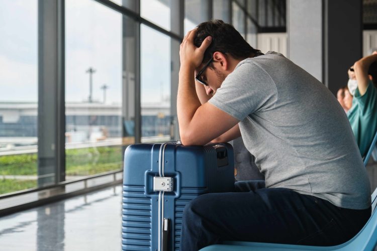 Passageiro contorna regra da Ryanair e recebe vários aplausos no aeroporto