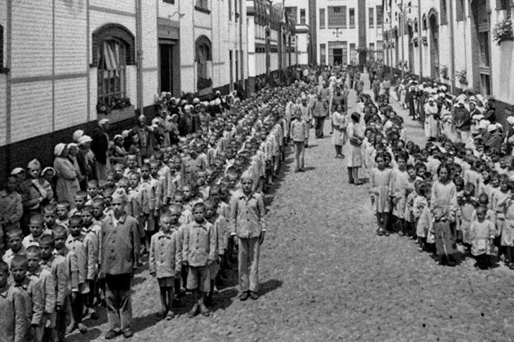 A Mitra: a história sombria de um local dolorosamente real