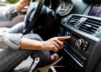 O botão secreto do carro que quase ninguém usa e que pode reduzir até 20% do consumo de combustível