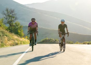 Ciclistas a atrapalhar o trânsito? Saiba como conviver com as bicicletas no seu dia-a-dia