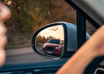 O truque simples que ajuda a afastar quem conduz colado atrás do carro