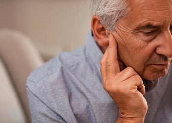 Dor de ouvidos no avião: como evitar o incómodo mais irritante para passageiros