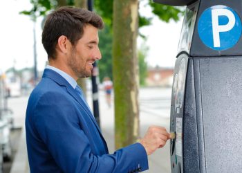 Burlas em parquímetros voltam às ruas: o truque quase invisível que está a deixar muitos condutores com multas