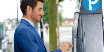 Burlas em parquímetros voltam às ruas: o truque quase invisível que está a deixar muitos condutores com multas