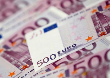 Um cheque mensal de 8.500 euros: utopia ou futuro inevitável na era da Inteligência Artificial?