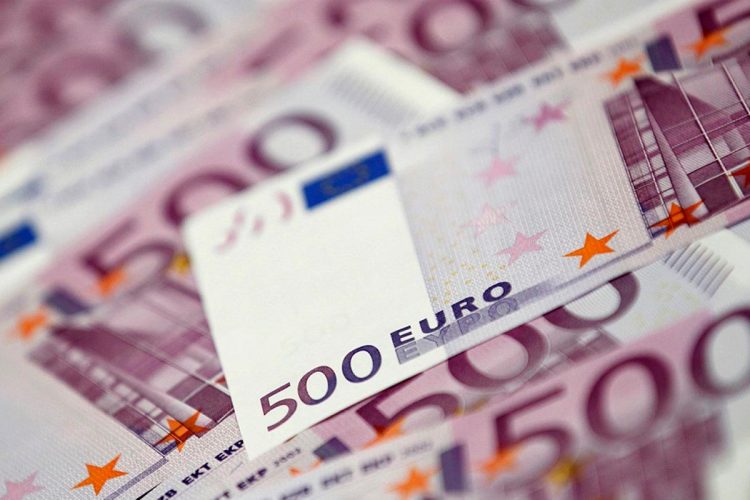 Um cheque mensal de 8.500 euros: utopia ou futuro inevitável na era da Inteligência Artificial?