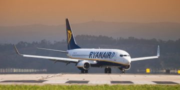 Quanto vão ganhar os funcionários da Ryanair por cada mala barrada na porta de embarque?