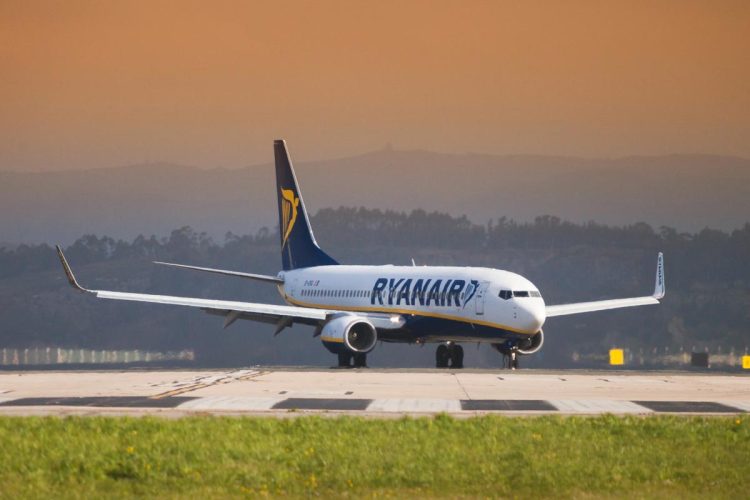 Quanto vão ganhar os funcionários da Ryanair por cada mala barrada na porta de embarque?