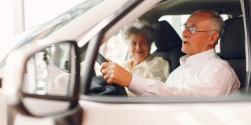 Condutores séniores: as regras em Portugal que o Reino Unido só agora quer implementar