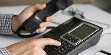 Porque é que o indicativo de Portugal é +351?