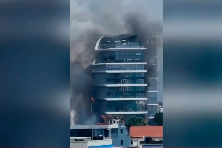 Portugueses retidos em hotel incendiado no Nepal descrevem fuga dramática