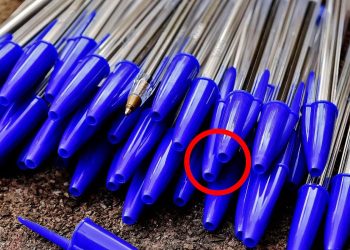 Sabia que o buraco nas tampas das esferográficas pode salvar vidas?