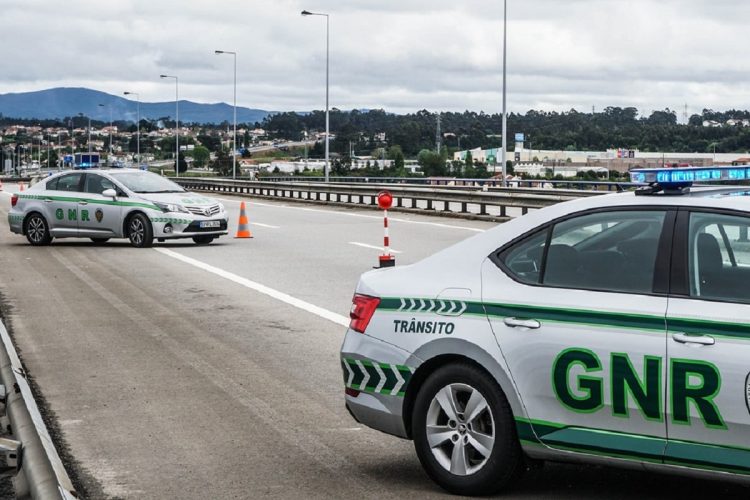 O “selo do carro” vai mudar em 2026 e deixar de ser pago no mês da matrícula
