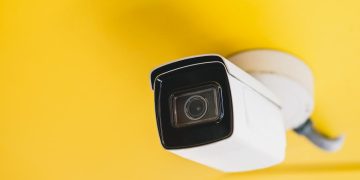 Videovigilância em condomínios: segurança ou invasão de privacidade? Saiba o que diz a lei