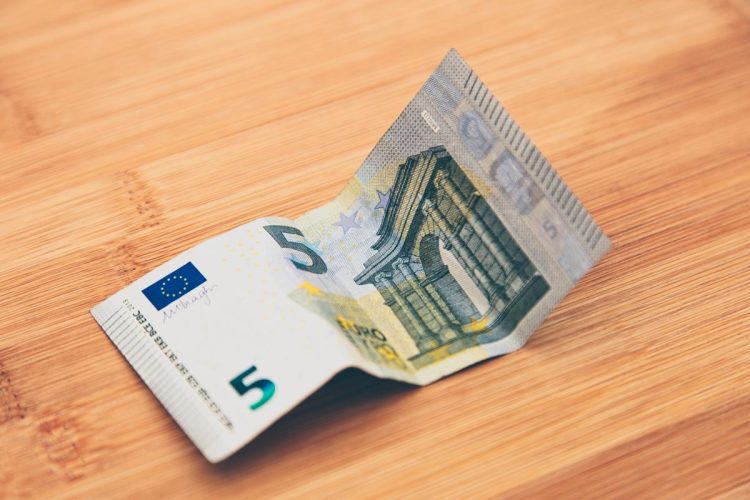 Moedas de 2€ e 5€ emitidas pelo Banco de Portugal: saiba se substituem notas e como confirmar a autenticidade