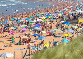 “Farta do verão no Algarve”: moradora algarvia critica excesso de turismo