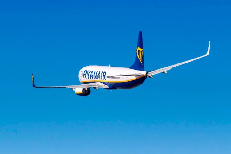 Ryanair aumenta tamanho da bagagem de mão gratuita em todos os aeroportos da Europa