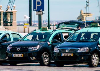 Falsos taxistas no aeroporto de Lisboa: a burla que já enganou milhares de passageiros