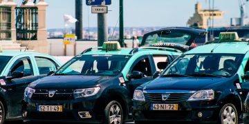 Falsos taxistas no aeroporto de Lisboa: a burla que já enganou milhares de passageiros