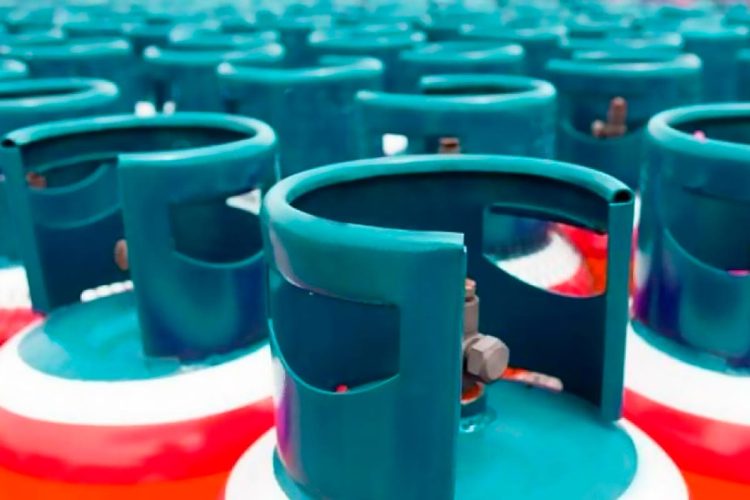 Levar botijas de gás no carro é legal ou arriscado? Saiba o que diz a lei e como evitar problemas