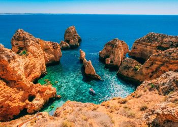 “Fui enganada”: a vista para o mar que acabou em estaleiro no Algarve