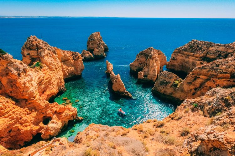 “Fui enganada”: a vista para o mar que acabou em estaleiro no Algarve