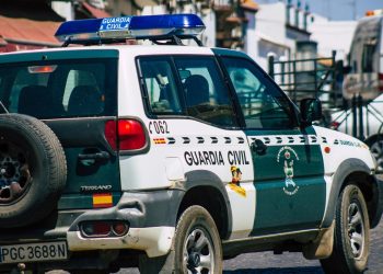 Abastecer o carro em Espanha pode dar multa: conheça a nova regra da DGT que apanha muitos condutores desprevenidos