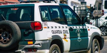 Abastecer o carro em Espanha pode dar multa: conheça a nova regra da DGT que apanha muitos condutores desprevenidos