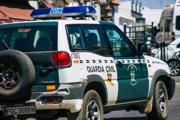 Abastecer o carro em Espanha pode dar multa: conheça a nova regra da DGT que apanha muitos condutores desprevenidos