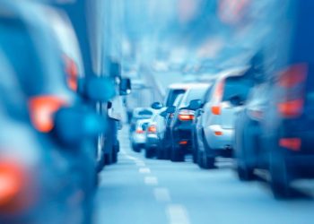 Quem é mais perigoso ao volante: os jovens impulsivos ou os idosos experientes? A resposta não é a que imagina!