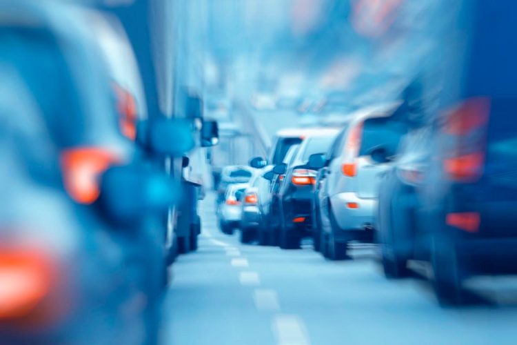 Quem é mais perigoso ao volante: os jovens impulsivos ou os idosos experientes? A resposta não é a que imagina!