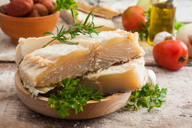 Adeus ao bacalhau? Prato típico ameaça desaparecer da mesa dos portugueses